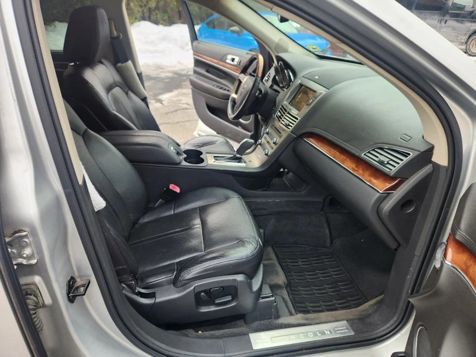 2012 Lincoln MKT - Image 14 of 16