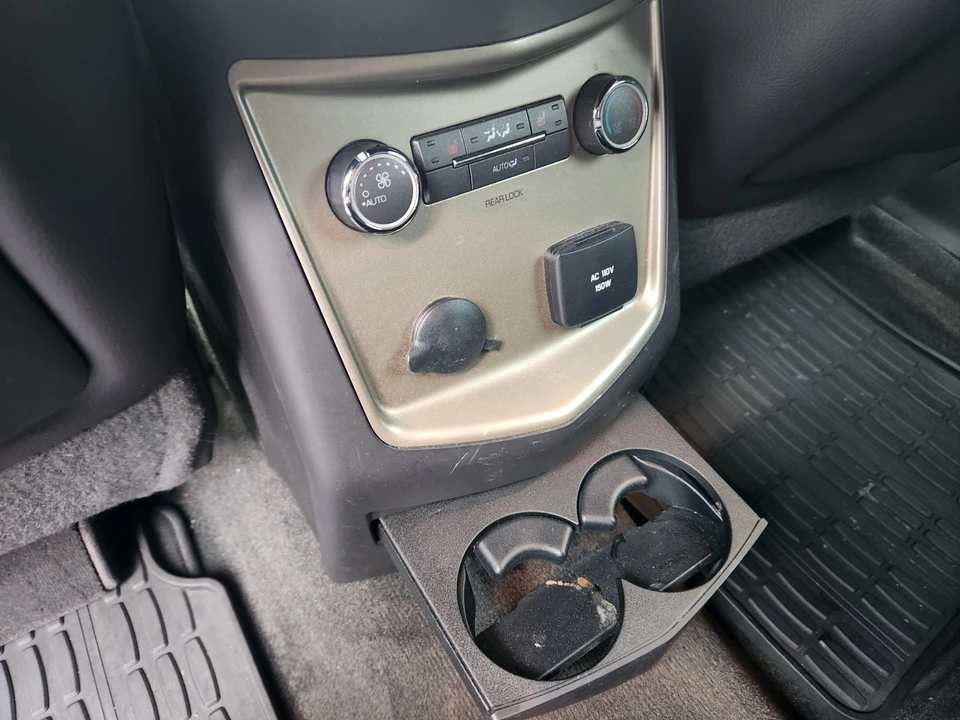 2012 Lincoln MKT - Image 10 of 16