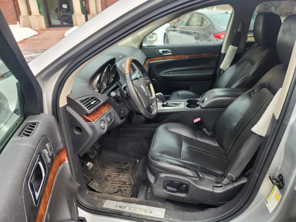 2012 Lincoln MKT - Image 8 of 16