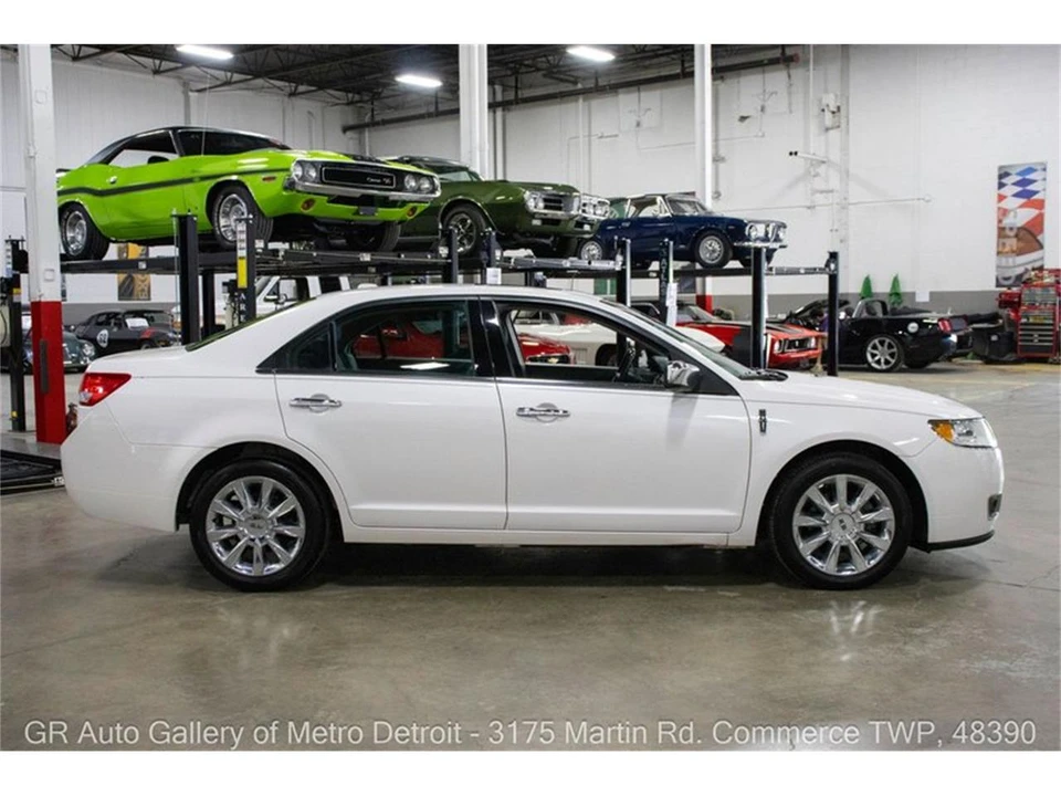 2012 Lincoln MKZ - Image 8 of 31