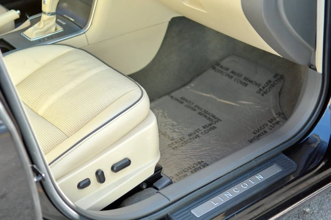 2012 Lincoln MKZ - Image 8 of 12