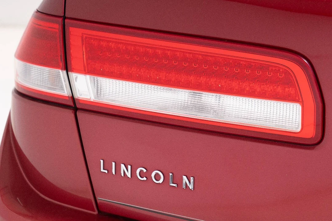 2012 Lincoln MKZ - Image 18 of 21