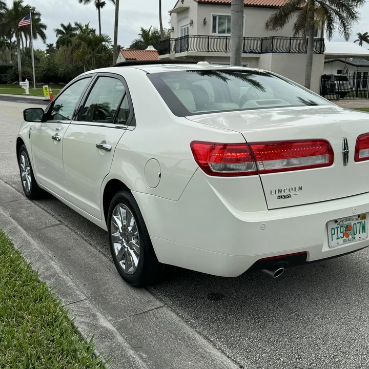 2012 Lincoln MKZ - Image 9 of 12