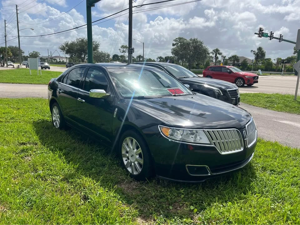 2012 Lincoln MKZ - Image 2 of 3