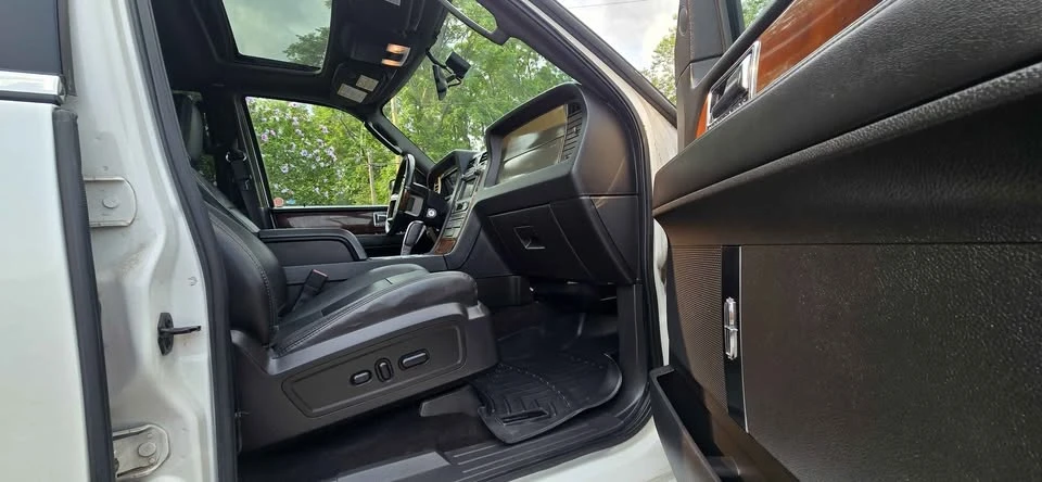 2012 Lincoln Navigator 3rd Gen - Image 6 of 15