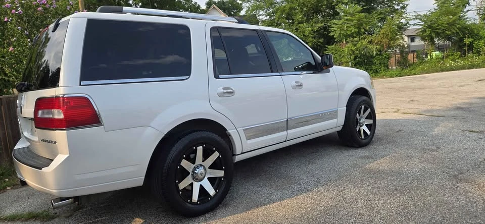 2012 Lincoln Navigator 3rd Gen - Image 9 of 15