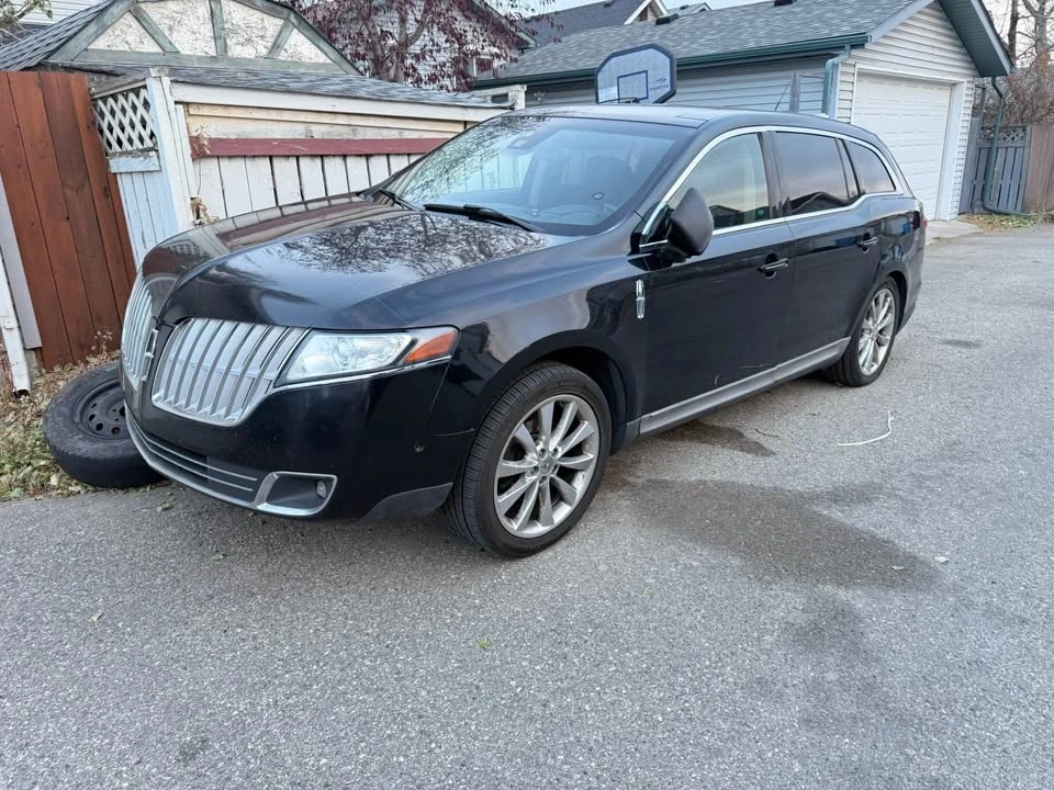 2012 Lincoln MKT - Image 2 of 4