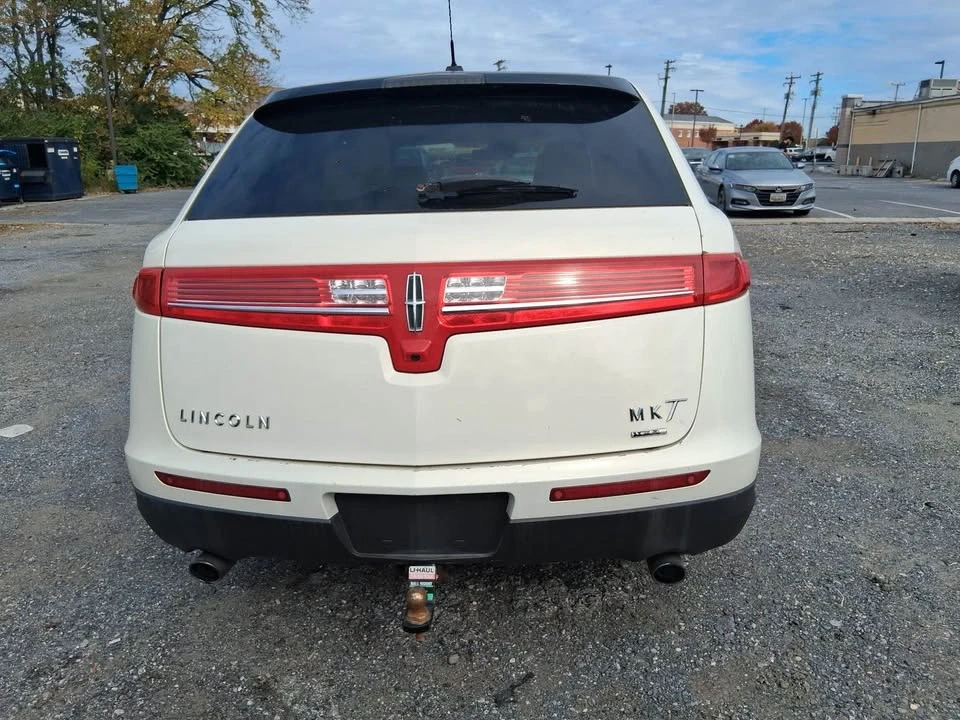 2012 Lincoln MKT - Image 5 of 10