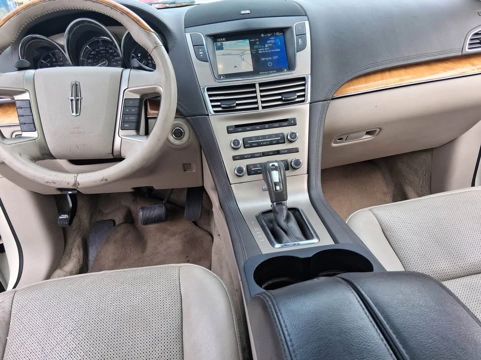 2012 Lincoln MKT - Image 6 of 10