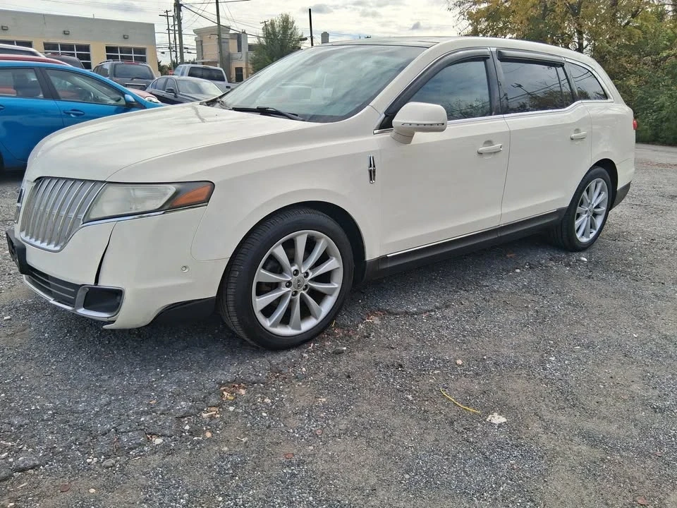 2012 Lincoln MKT - Image 2 of 10