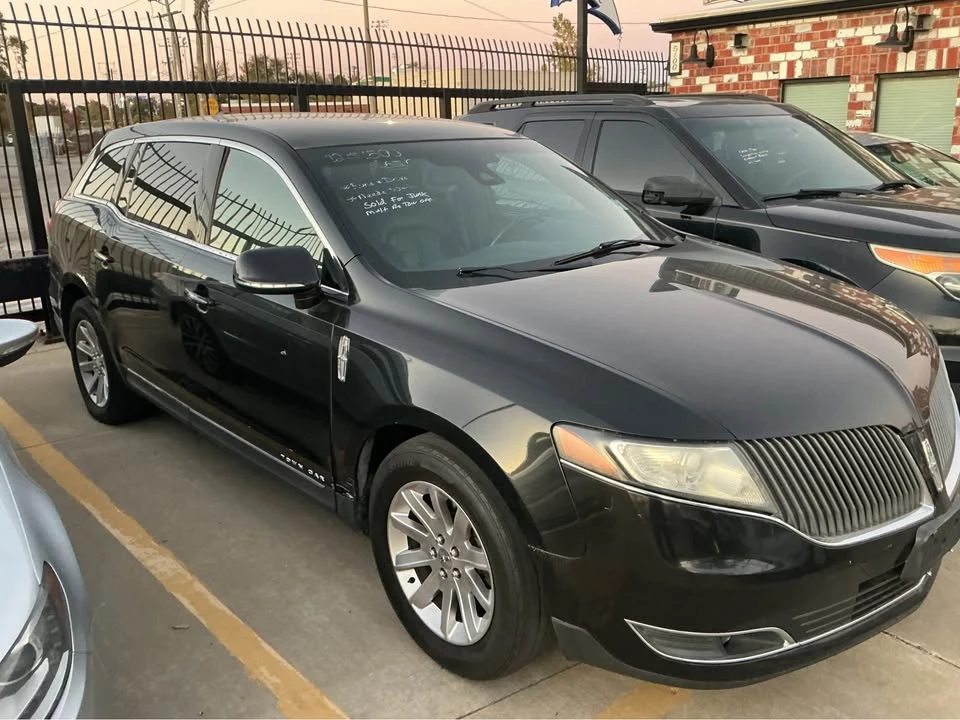 2012 Lincoln MKT - Image 2 of 7