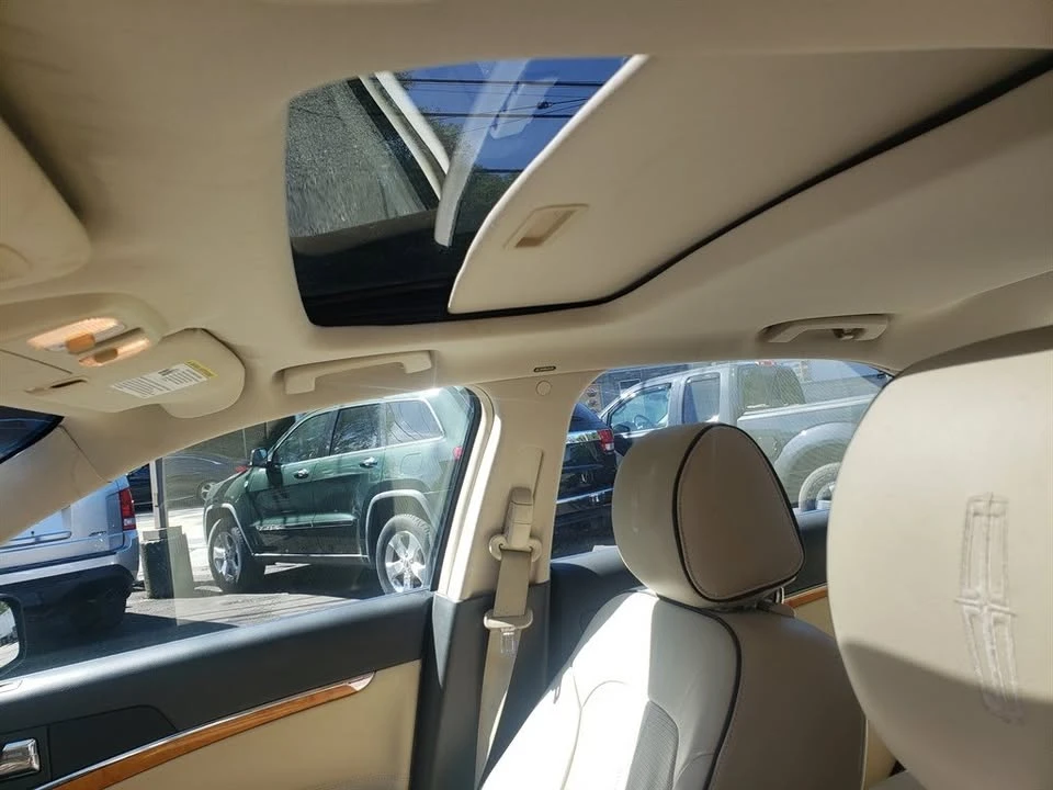 2012 Lincoln MKZ - Image 6 of 8