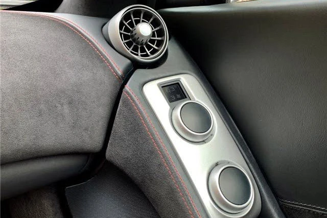 2012 McLaren MP4-12C - Image 8 of 11