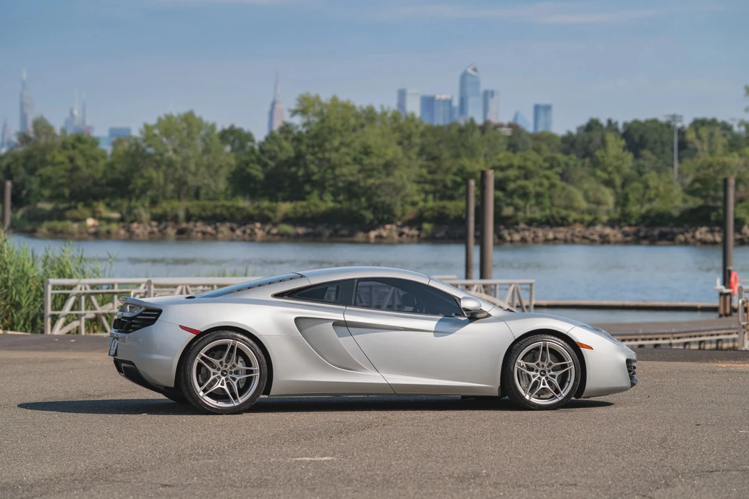 2012 McLaren MP4-12C - Image 11 of 16