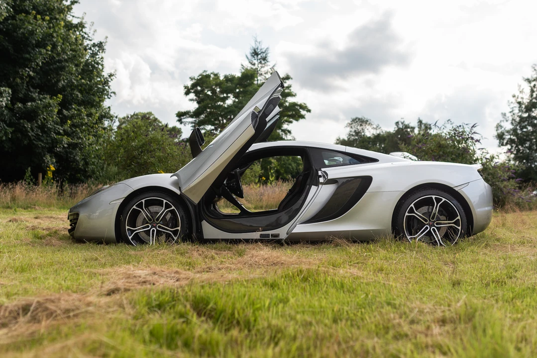 2012 McLaren MP4-12C - Image 29 of 31
