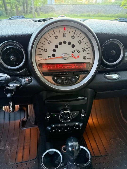 2012 Mini Clubman 1st Gen - Image 13 of 16