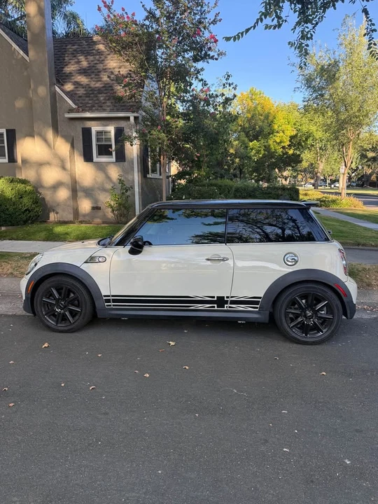 2012 Mini Mini 2nd Gen - Image 2 of 7