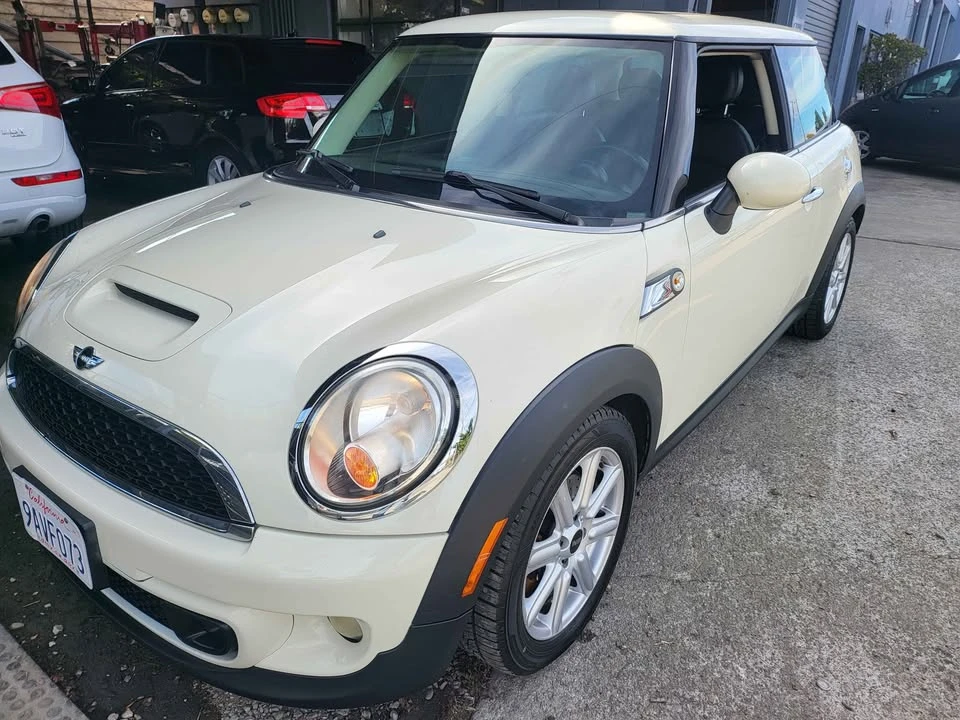 2012 Mini Mini 2nd Gen - Image 2 of 11