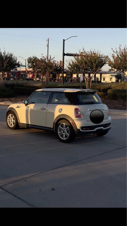 2012 Mini Mini 2nd Gen - Image 4 of 5