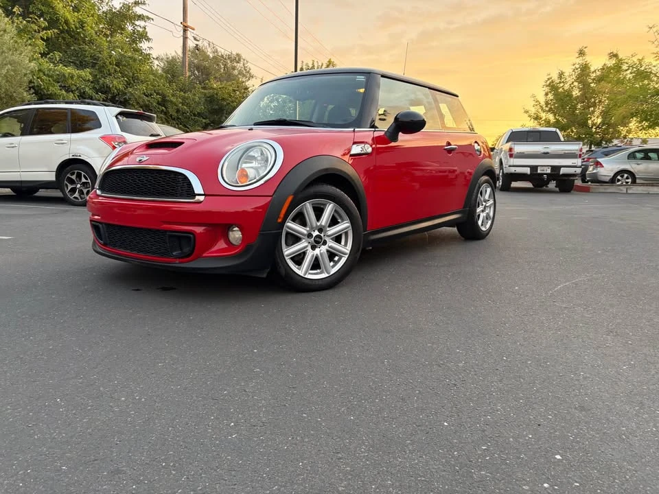 2012 Mini Mini 2nd Gen - Image 2 of 10