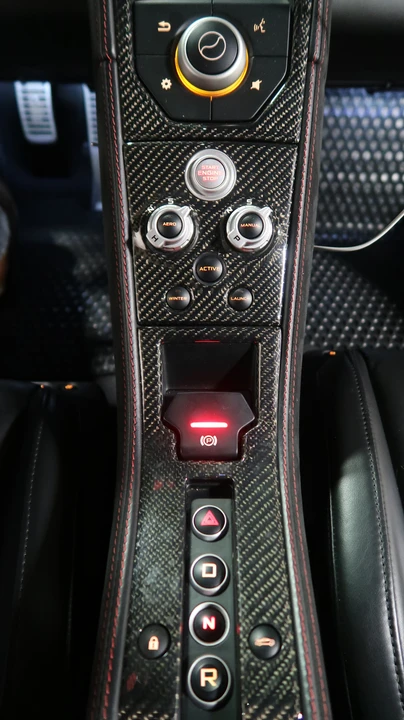 2012 McLaren MP4-12C - Image 8 of 10