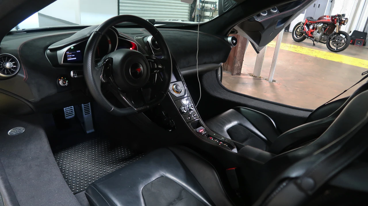 2012 McLaren MP4-12C - Image 7 of 10