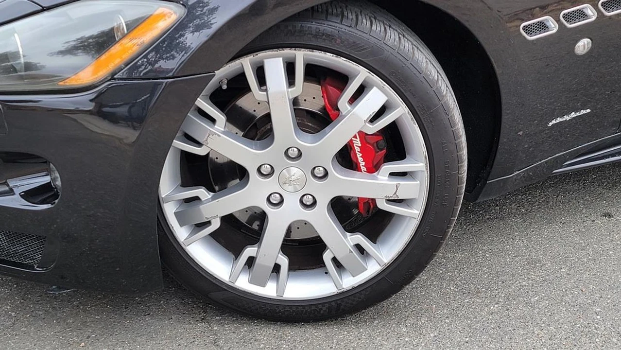 2012 Maserati GranTurismo 1st Gen - Image 15 of 31