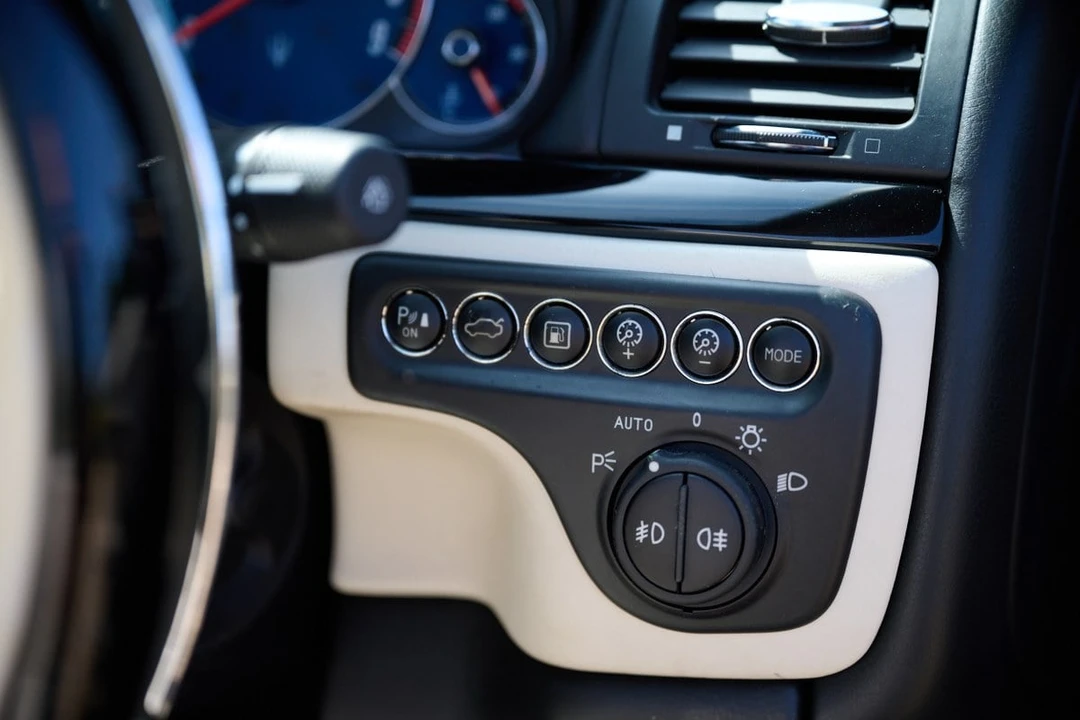2012 Maserati GranCabrio - Image 16 of 30
