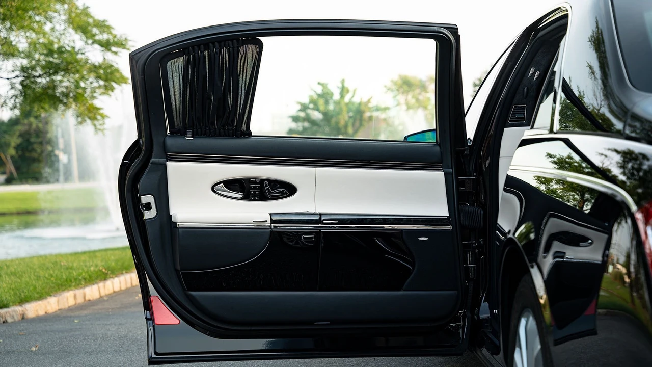 2012 Maybach 62 - Image 15 of 31
