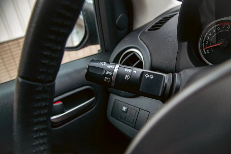 2012 Mazda Mazda 2 2nd Gen - Image 8 of 12