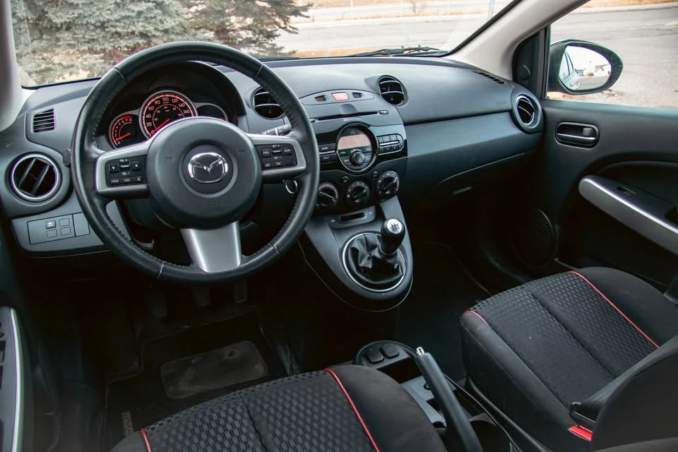 2012 Mazda Mazda 2 2nd Gen - Image 5 of 12