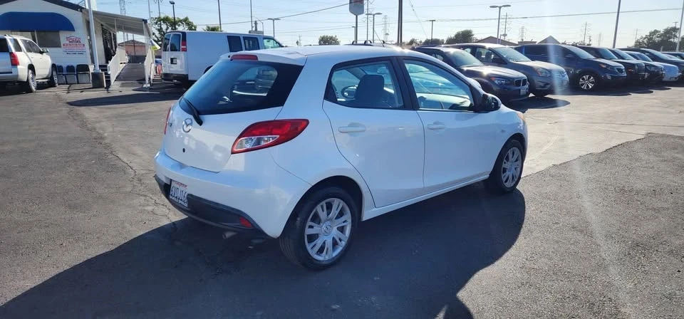 2012 Mazda Mazda 2 2nd Gen - Image 3 of 11
