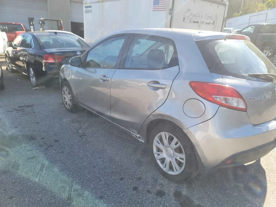 2012 Mazda Mazda 2 2nd Gen - Image 4 of 5
