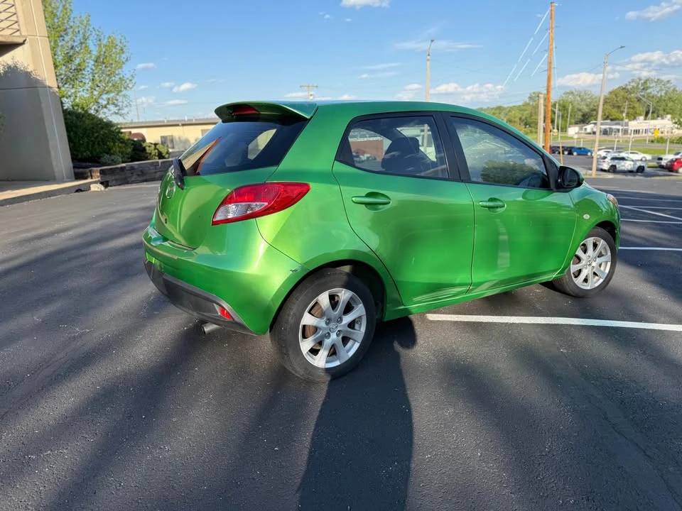 2012 Mazda Mazda 2 2nd Gen - Image 5 of 9