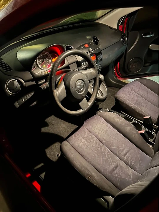 2012 Mazda Mazda 2 2nd Gen - Image 4 of 9