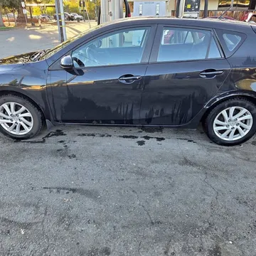2012 Mazda Mazda3 i Touring Hatchback