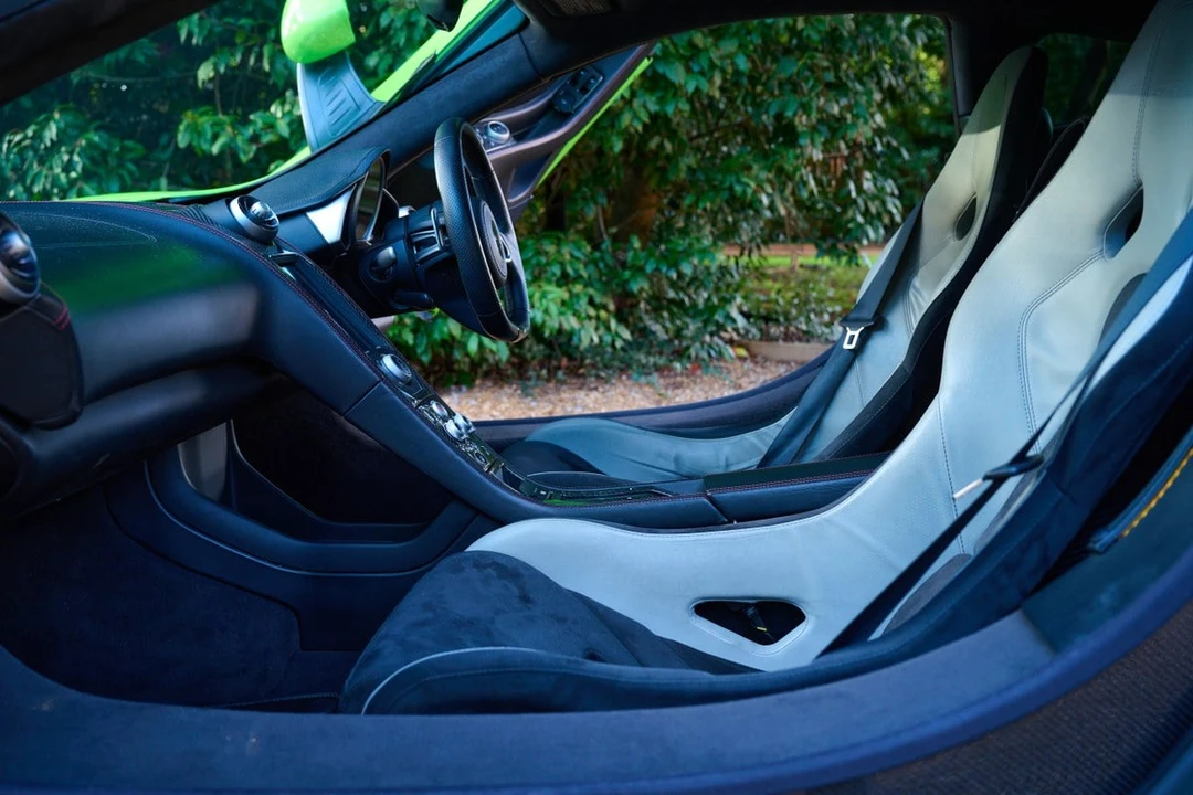 2012 McLaren MP4-12C - Image 29 of 30