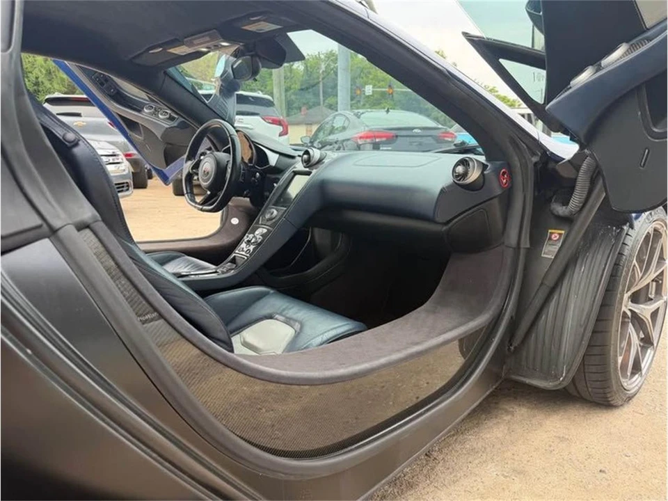 2012 McLaren MP4-12C - Image 15 of 18