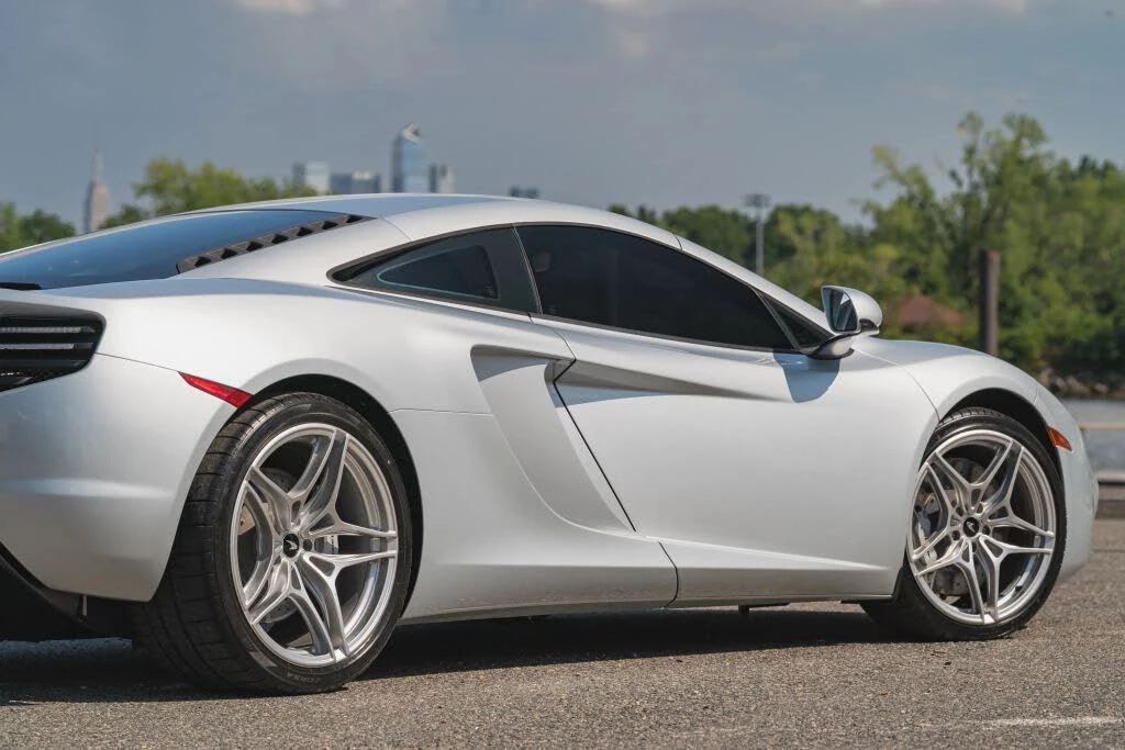2012 McLaren MP4-12C - Image 29 of 31