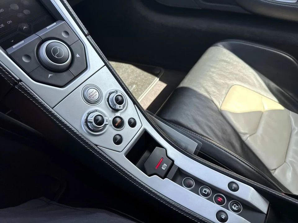 2012 McLaren MP4-12C - Image 19 of 23
