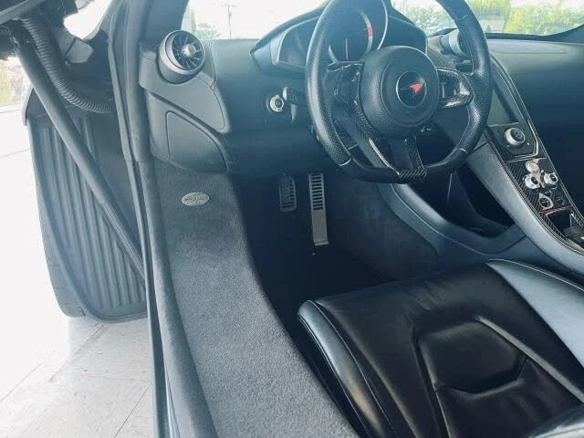 2012 McLaren MP4-12C - Image 15 of 31