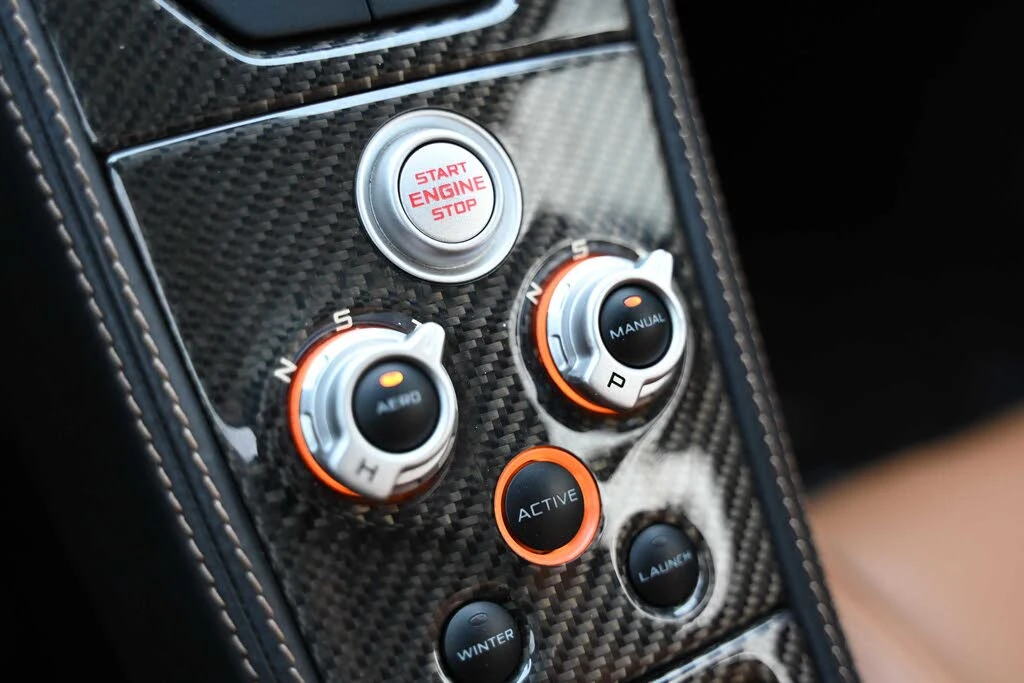 2012 McLaren MP4-12C - Image 30 of 31