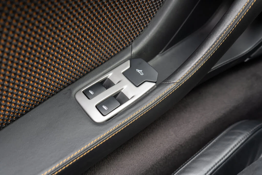2012 McLaren MP4-12C - Image 11 of 31