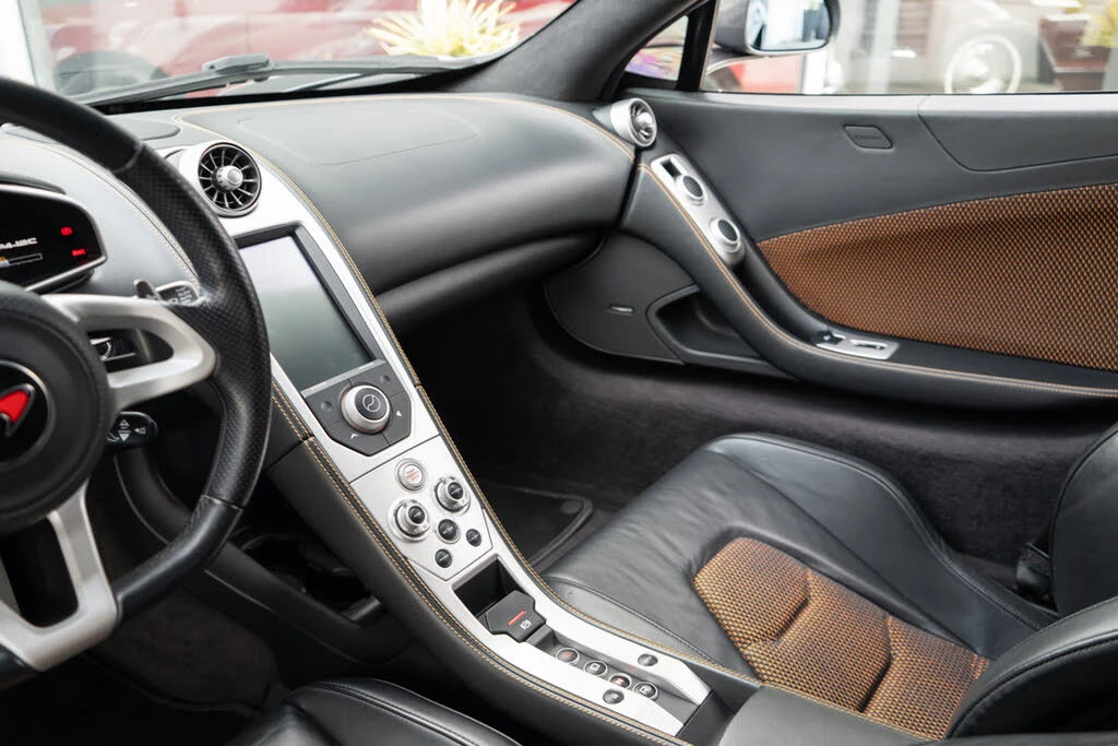 2012 McLaren MP4-12C - Image 14 of 31