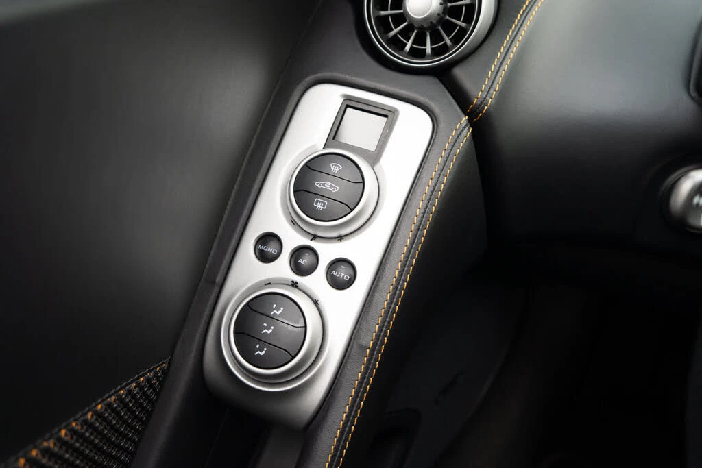2012 McLaren MP4-12C - Image 10 of 31