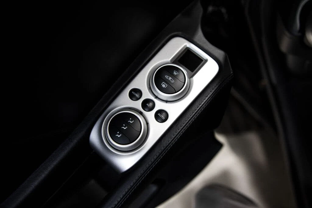 2012 McLaren MP4-12C - Image 11 of 31