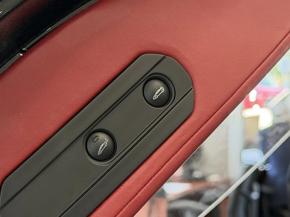 2012 McLaren MP4-12C - Image 15 of 31