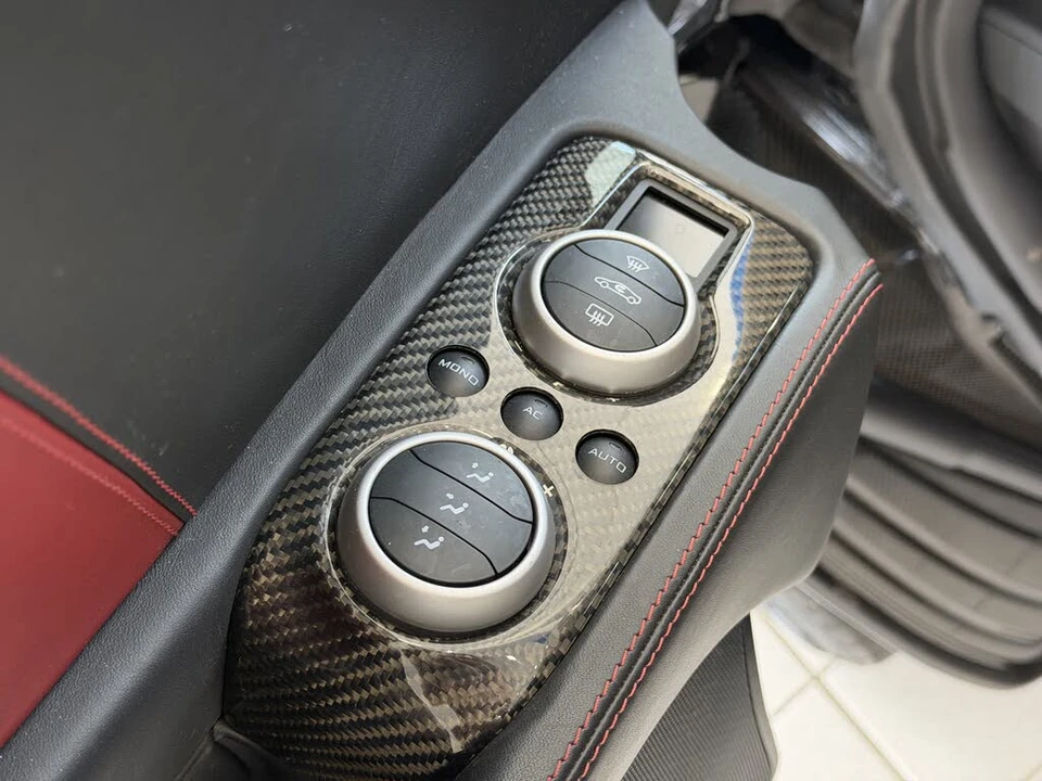 2012 McLaren MP4-12C - Image 17 of 31