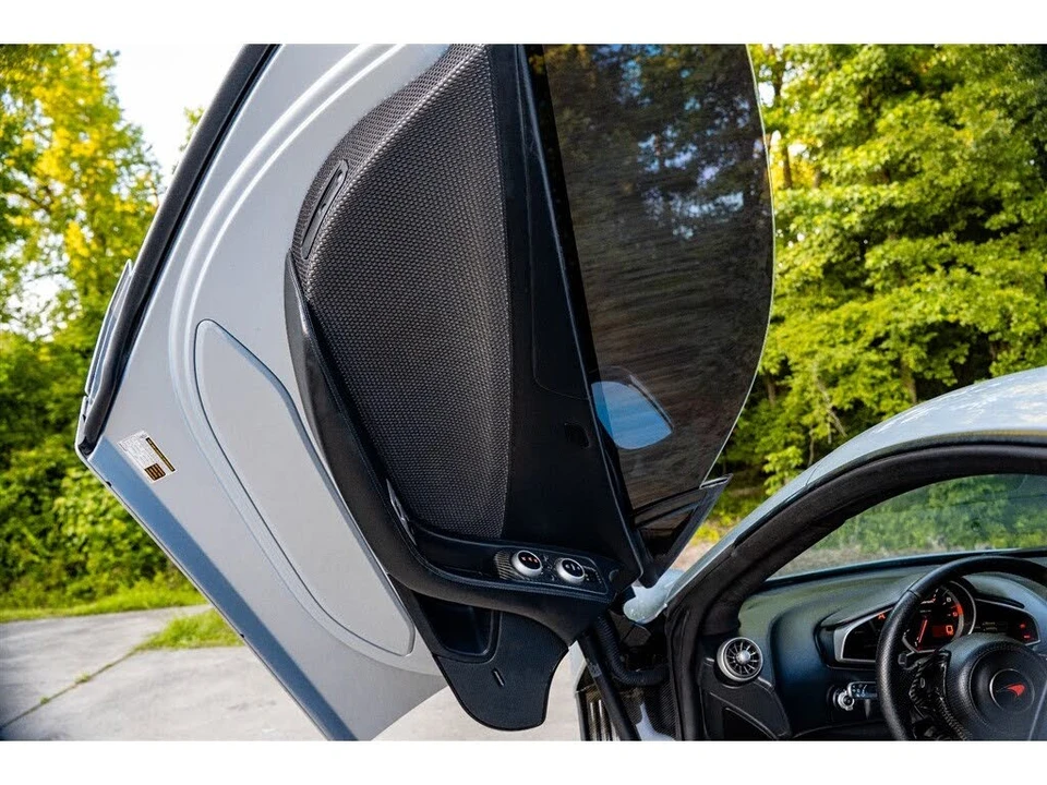 2012 McLaren MP4-12C - Image 27 of 31