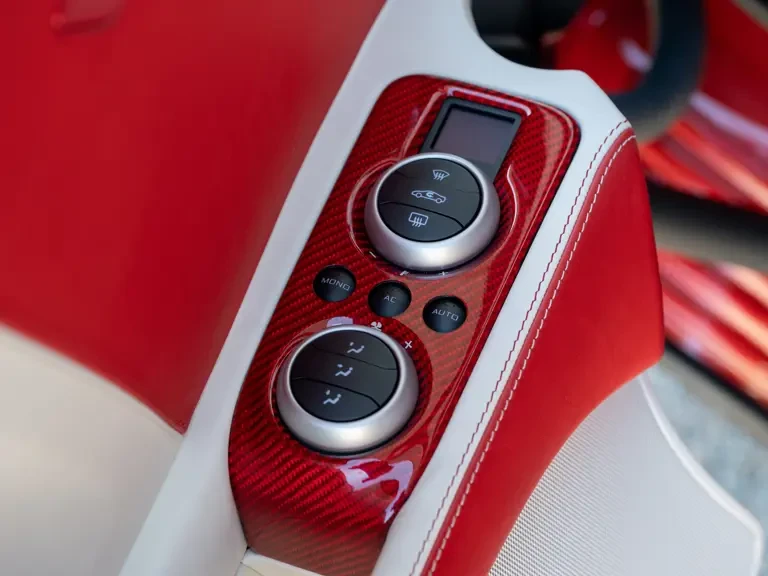 2012 McLaren MP4-12C - Image 16 of 31